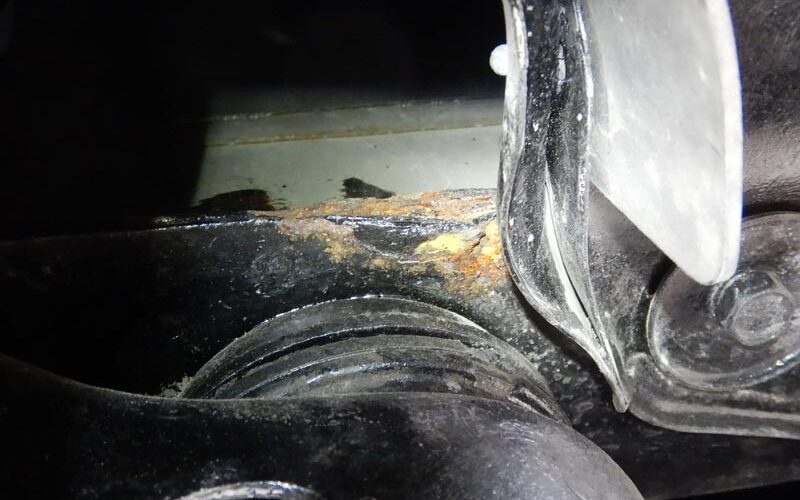 車体のサビ補修 ぴーよしは行く