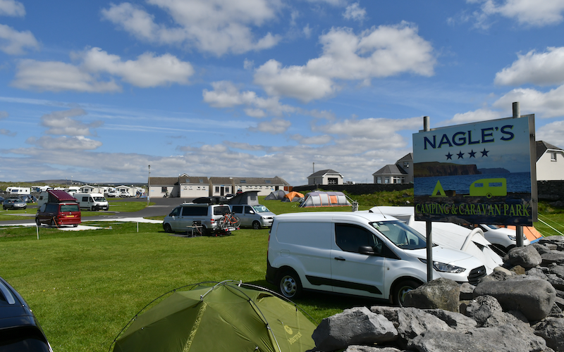 Nagles Camping & Caravan Park(ドゥーリン)